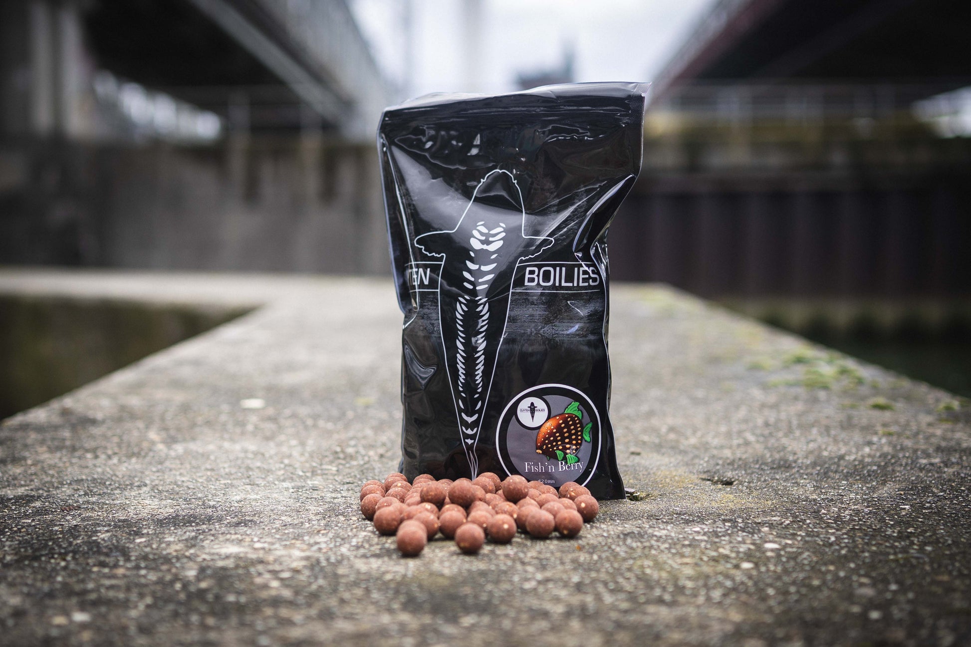 Fish'n Berry boilies van Cuyten Boilies voor karpervissen